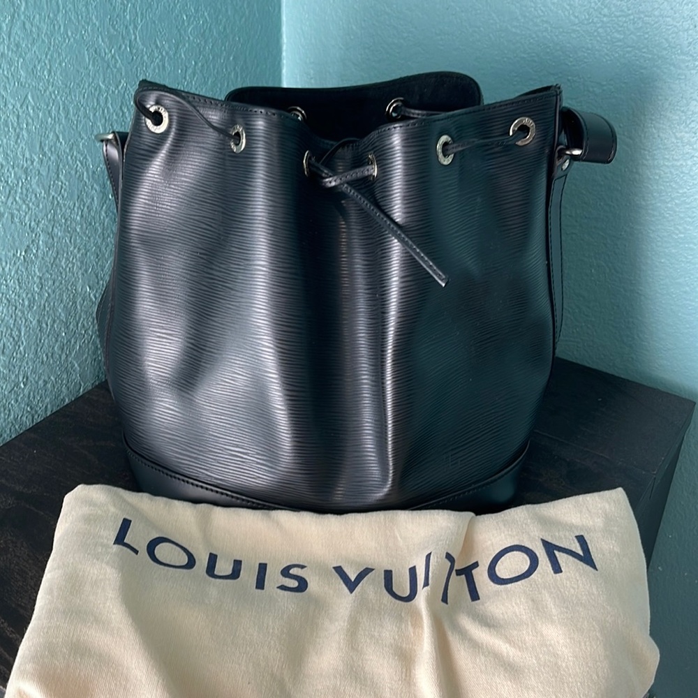 Louis Vuitton Epi leather bucket bag.